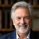 Portrait du Dr. Alistair Dubois, fondateur de Tech Silon